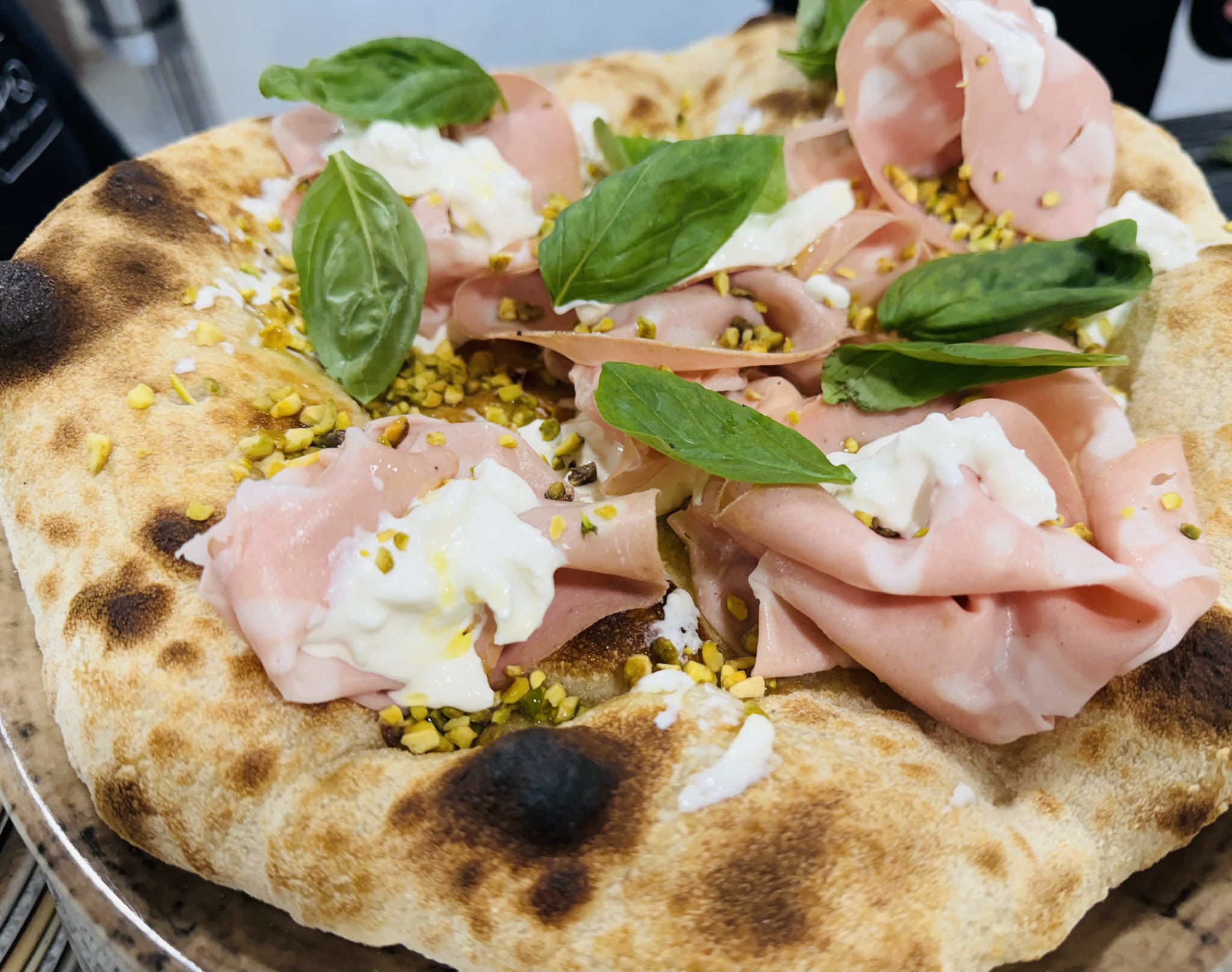 Pizza servita da NovePuntoQuattro